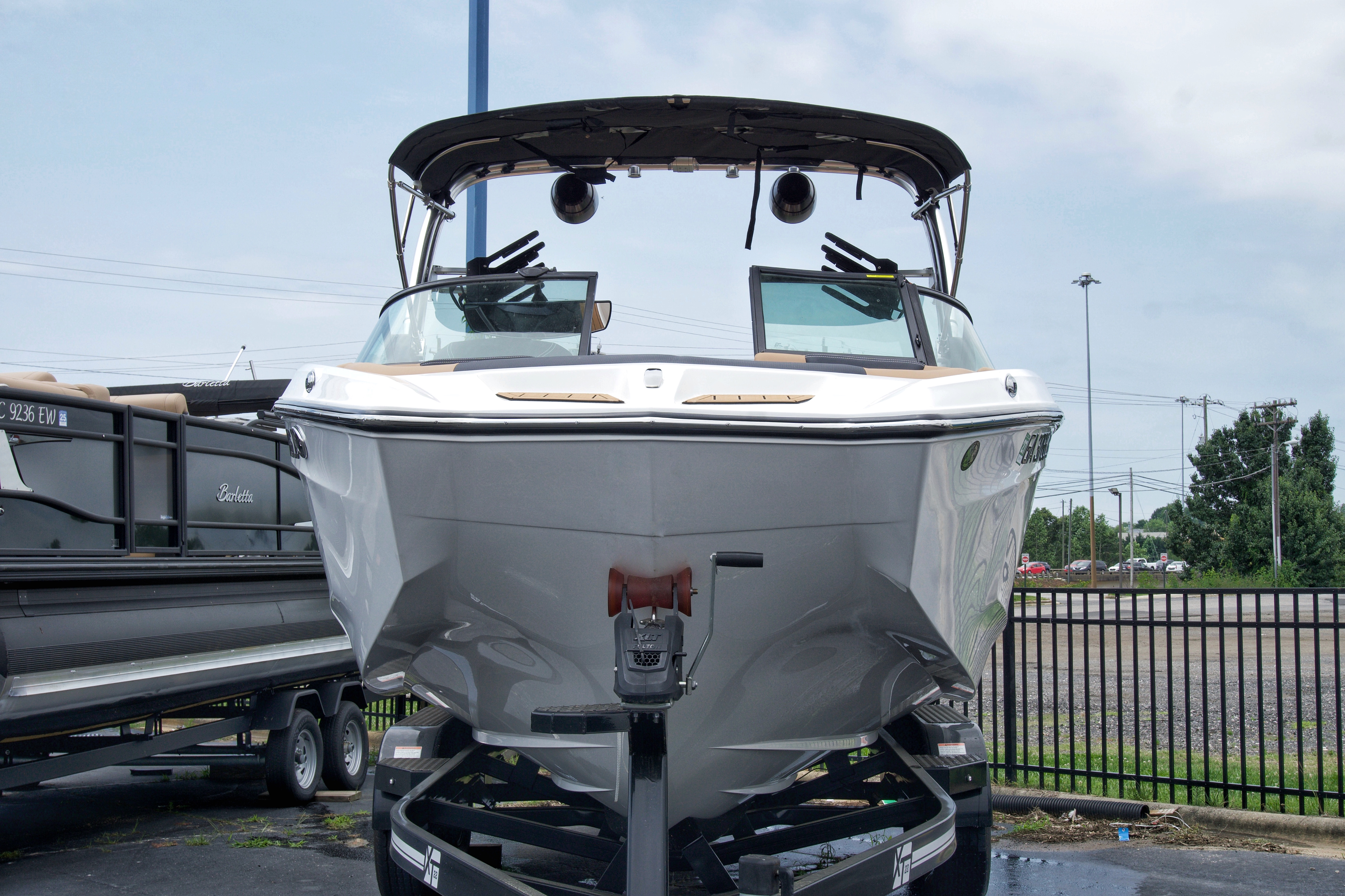 2022 MasterCraft XT22 [1] 1C23031